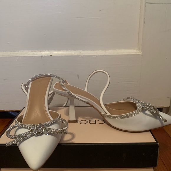 A pair of white BCBG, 1 inch heels. - Picture 3 of 6